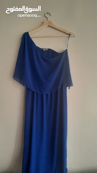 فستان طويل أزرق نيلي غامق one shoulder مقاس M مستعمل في حالة جيدة جداً