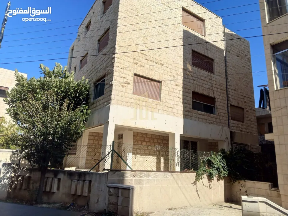 عمارة للبيع من أربع طوابق في موقع مميز في ضاحية الرشيد بسعر مميز  للاستثمار أو للسكن / ref 9428