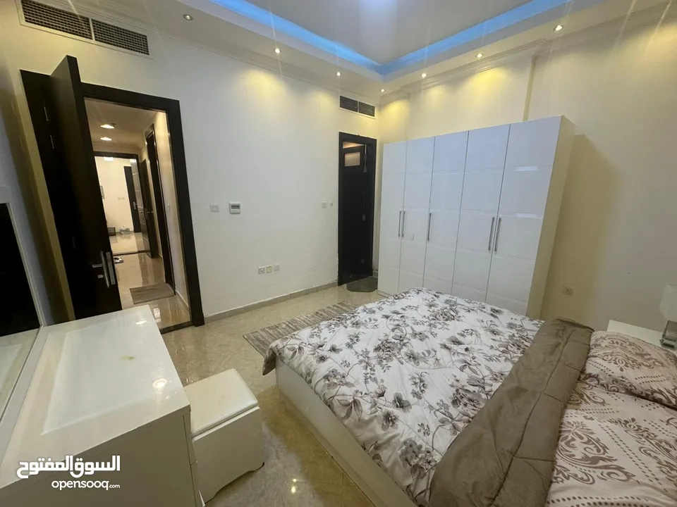 شقة 3 غرف وصالة و3 حمامات  وبلكونة فرش نظيف جدا شاملة كل الفواتير للايجار الشهري