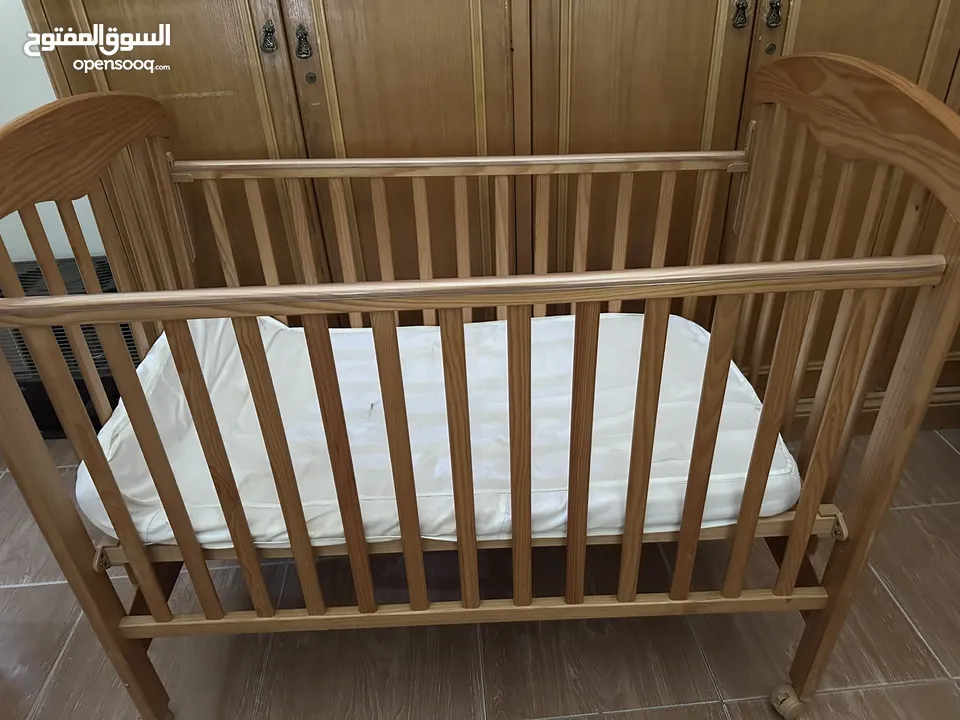 سرير طفل رضيع