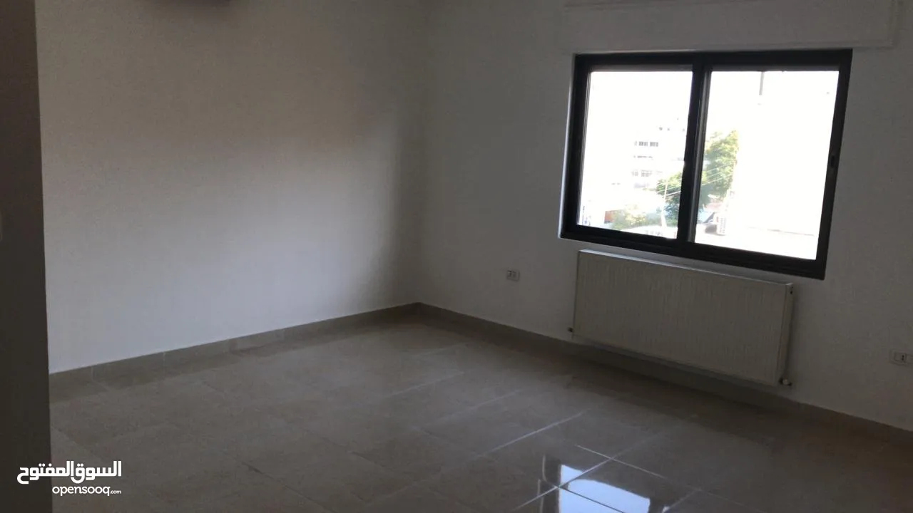 شقة مميزة للايجار في اجمل موقع بمنطقة الجندويل- مقابل حديقة الوحدة