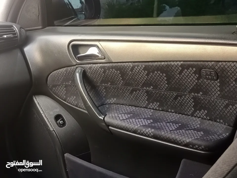 مرسيدس c200/ افنجارد فل كامل وفحص كامل موديل 2001 ماتور 2000 احمر