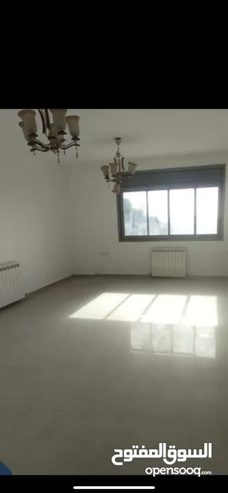 ثلاث غرف نوم غير مفروشة