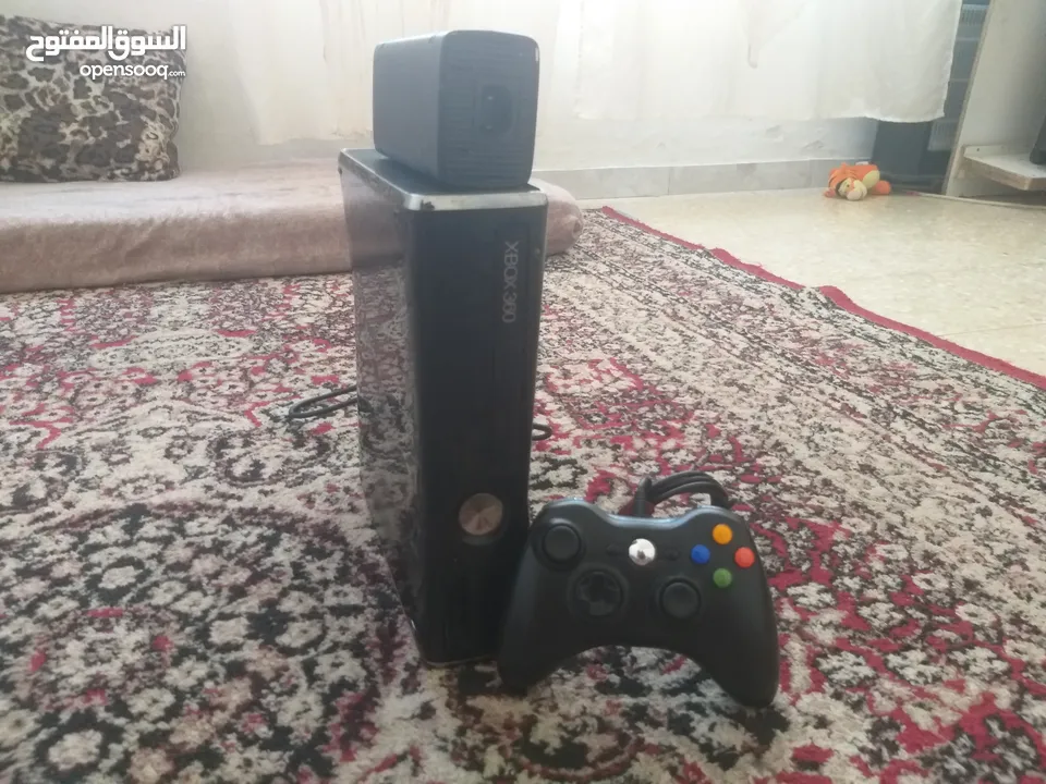 أكس بوكس 360 مع يده بأحسن حالة فقط ب 900 شيكل