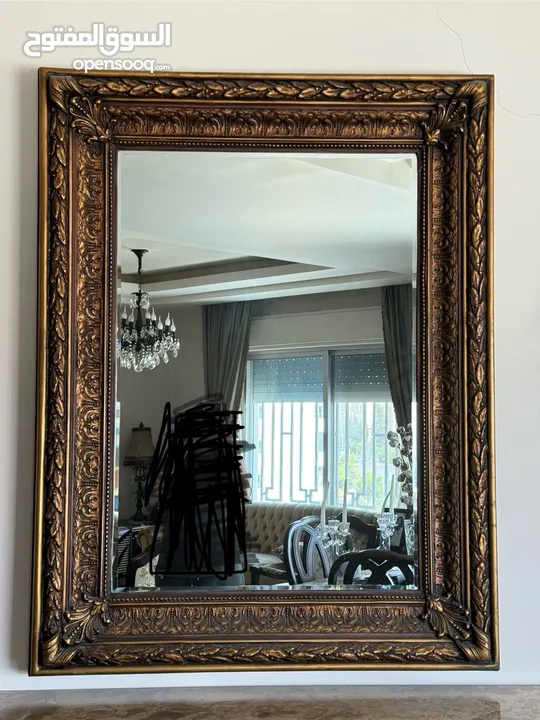 Elegant Vintage Classic Mirror with Ornate Frame