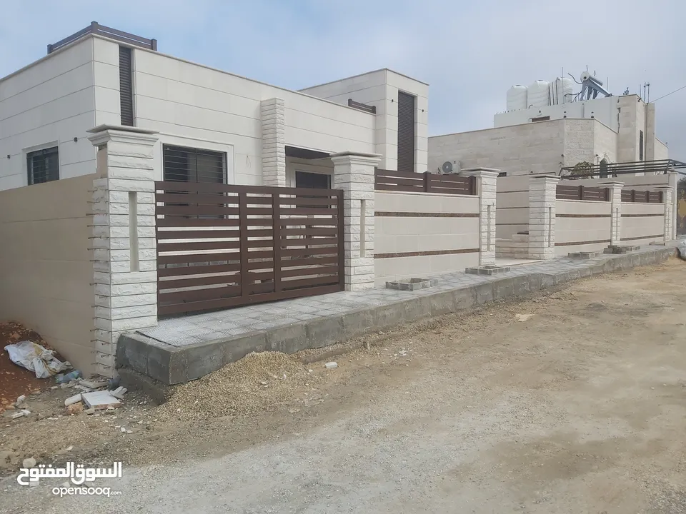 منزل مستقل  عمان / ضاحية الامام الغزالي   الجبيهة /  طرف صافوط