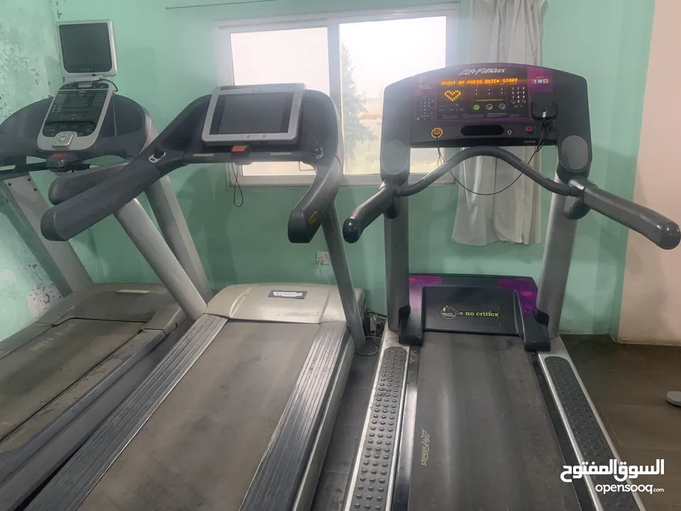 نادي بناء أجسام ولياقة بدنية للبيع