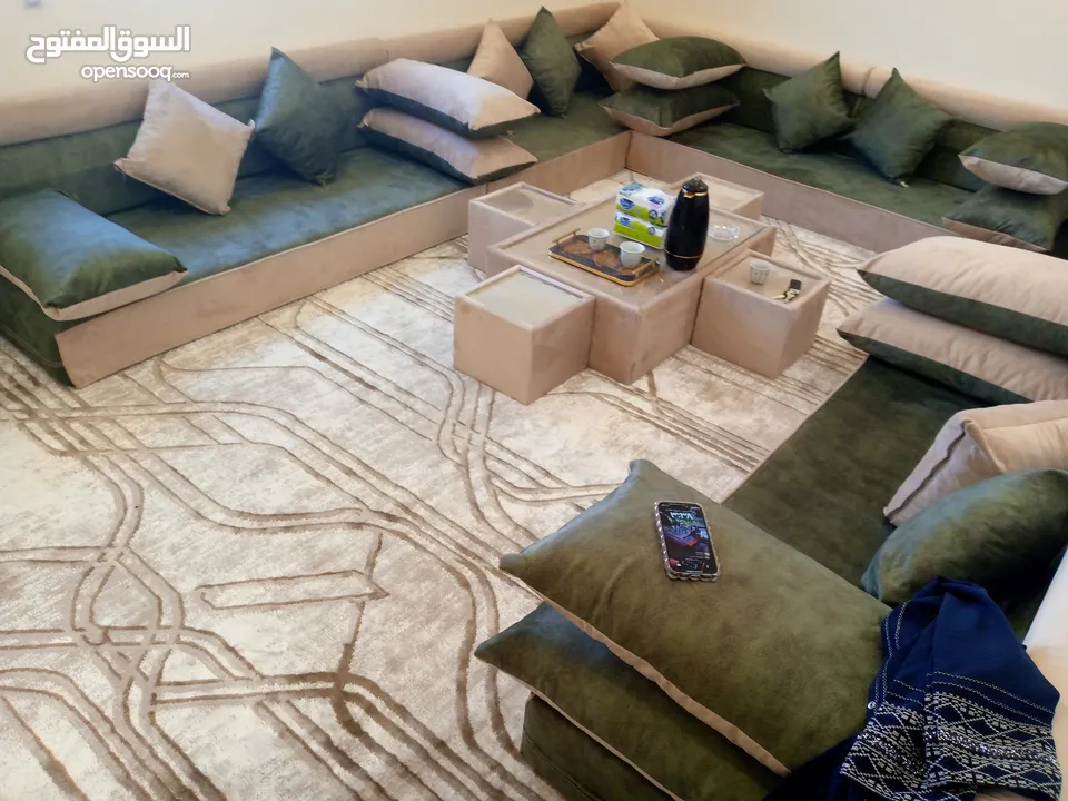 مجالس عربي غير مستعمل للبيع خمس فرشات