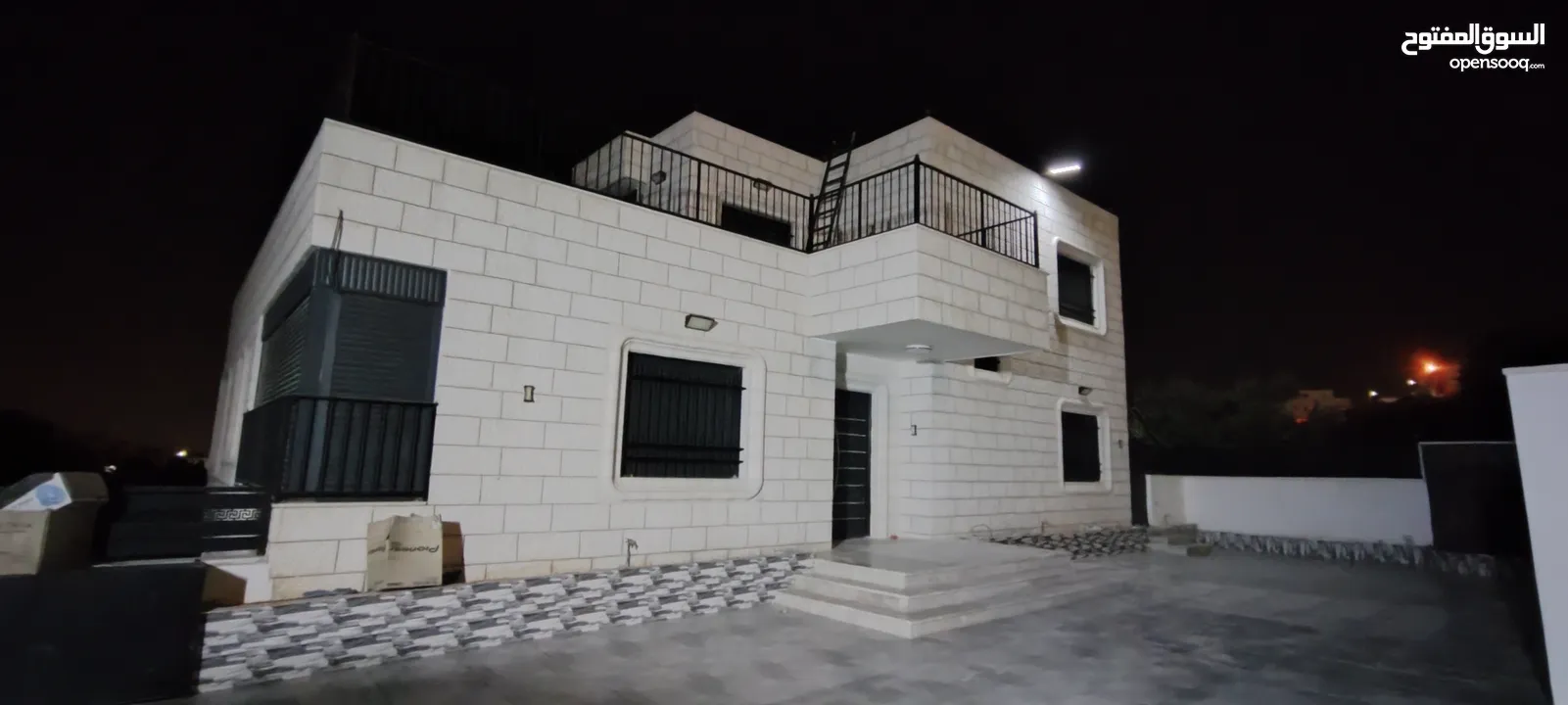 بيت جديد غير مسكون مكون من ثلاث طوابق في المزرعه الغربيه بالقرب من شركة النزيه للبلاط
