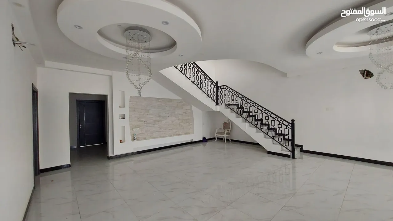 6 Bedrooms Villa for Sale in Al Maablilah REF:1034AR