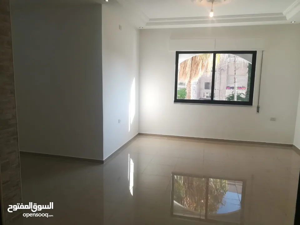 طابق مستقل من فيلا للايجار في ضاحية الرشيد مقابل فندق قصر الحرير