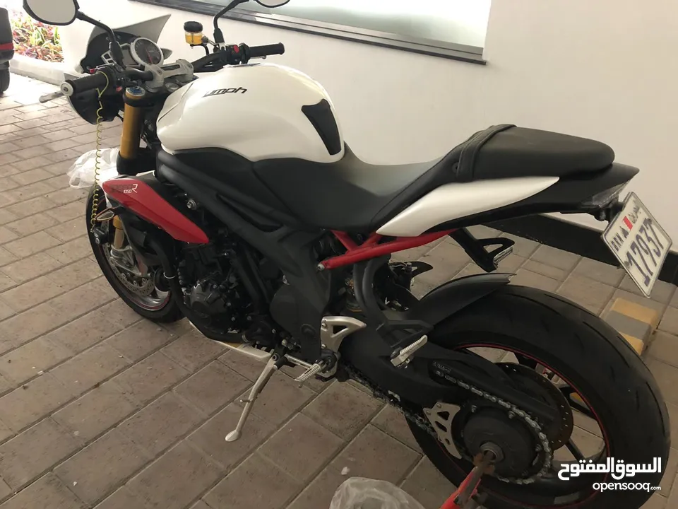 للبيع دراجة ريسنغ Triumph Speed Triple S 1050cc