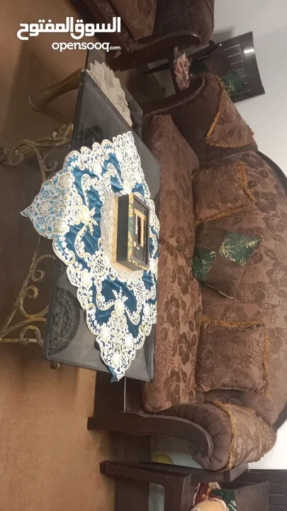 طقم كنب 7 مقاعد بحاله جديده