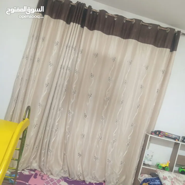 غرفة نوم شبابيه وتصلح لطفل