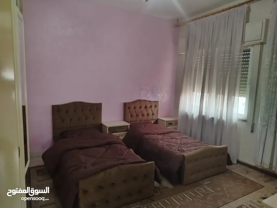 شقة طابق ثاني للبيع بسعر مغري جدا مع الأثاث أو بدون خلف جبري