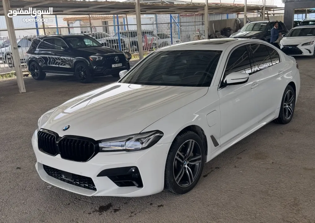 Bmw 530 e 2021 plug-in غير مكمركة
