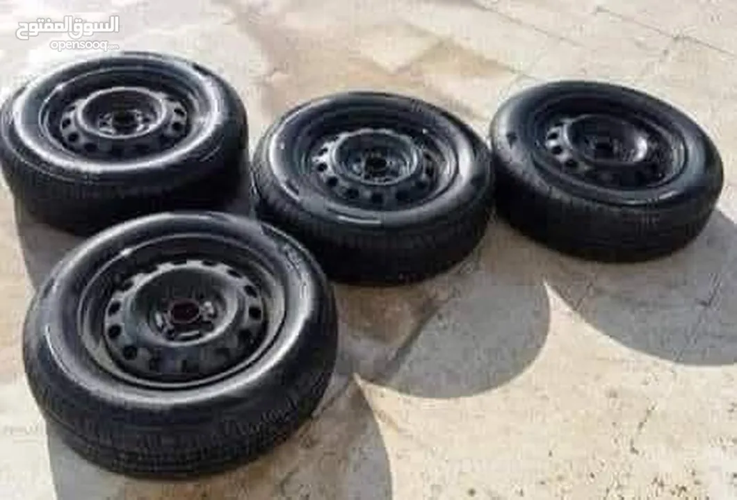 طقمين جنطات حديد سبيرات اصليات 14 و13 اربع براغي مع كوشوك للبيع او للبدل