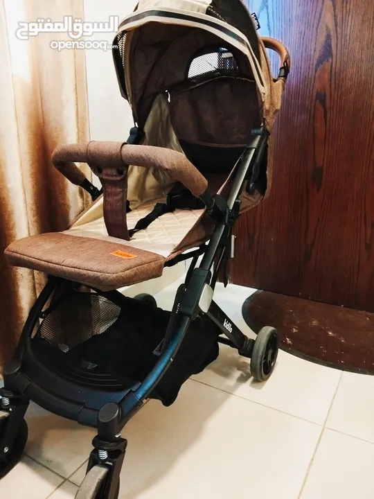 عرباية شارع للأطفال تتحول تخت قابله للطي -نوع كيدلو استخدم شهرين تتسع لطفليين