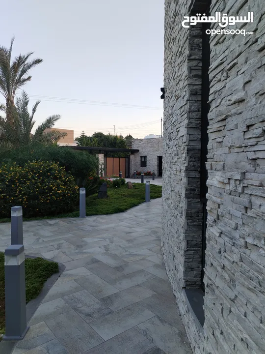 من أجمل مزارع تل الرمان بالقرب من مطعم خيل و ليل مزروعة مميزة تصميم عصري