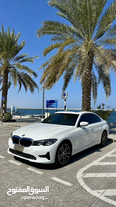 للبيع  BMW 330i  بحالة وكالة بريحة الوكالة  ممشى قليل فقط 2400 الف