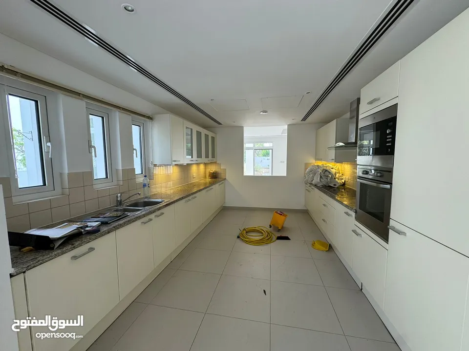 3 BR Elegant Townhouse for Rent – Al Mouj