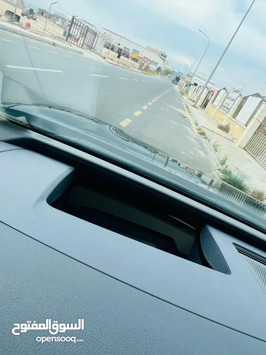 عرض حصري و مغري على اخر سيارتين  Volksvagen id7 2023 pro zero
