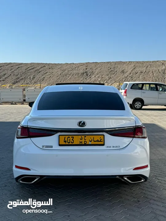 لكزس ES350 Fsport موديل 2021 داخليه احمر وكاله ثلاث عدسات