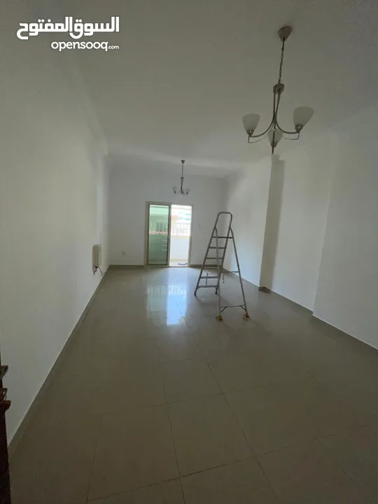 شقة للايجار  في  عجمان      في النعيمية   3    بسعر   ممتاز    جدا   جدا