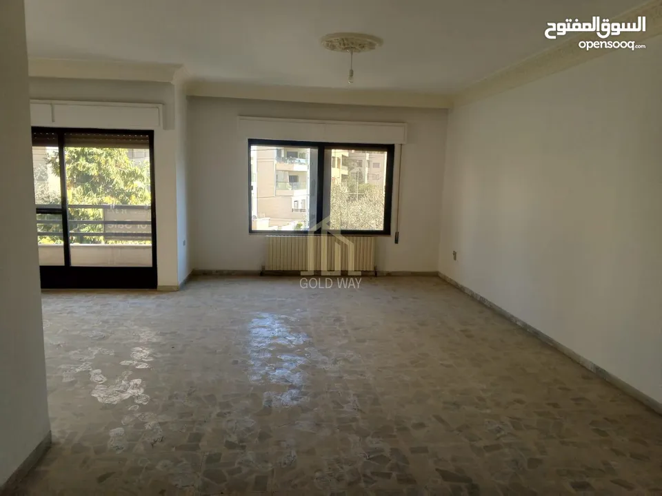 في أجمل مناطق عبدون طابق أول 205م بتشطيبات راقية وسعر مميز / ref 9427