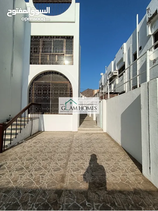 Beautiful and grand villa for rent at a serene locality Ref: 389H