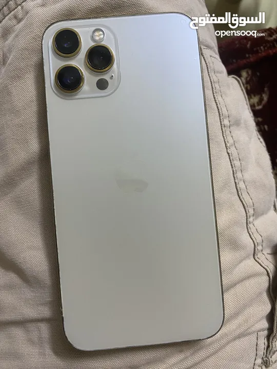 موجود iPhon  12 pro max اقرأ الوصف