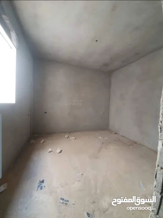 شقق سكنية جديدة نص تشطيب في مدينة طرابلس منطقة السراج