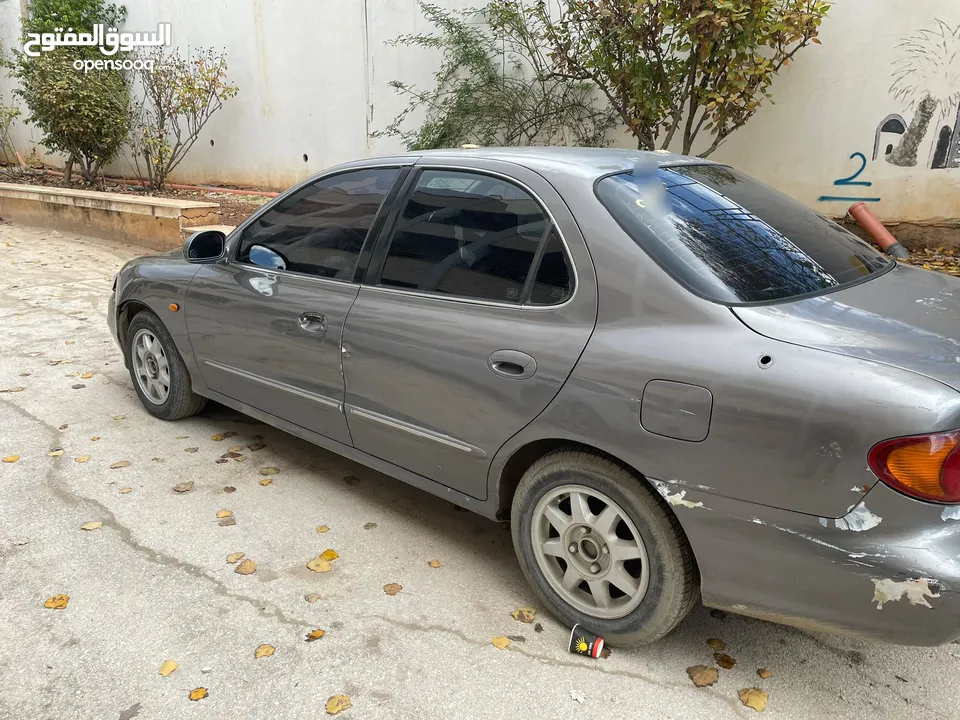 هيونداي لنترا 2000