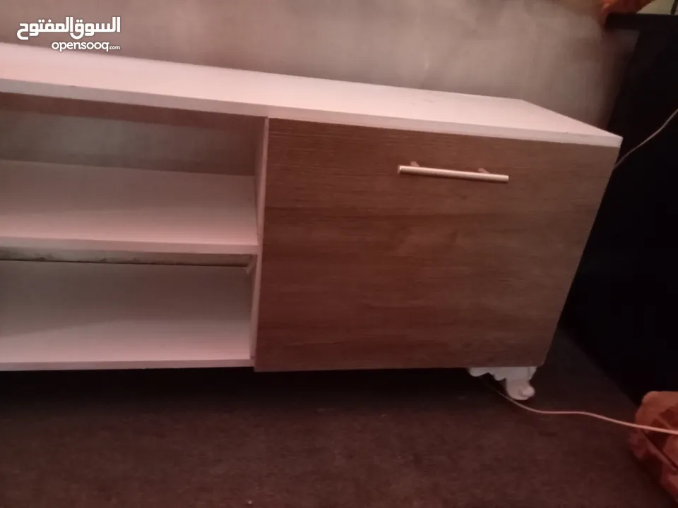 طاولة شاشه خشب للبيع