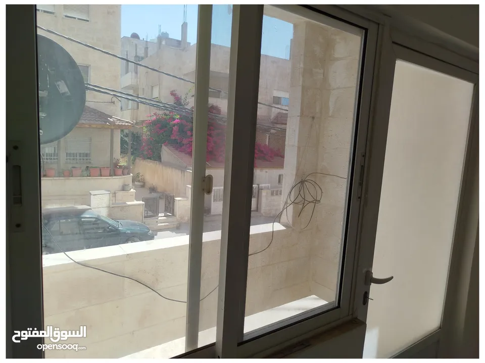 شقة للبيع في أرقى احياء إربد