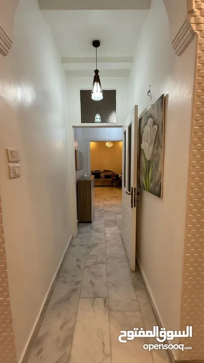 شقه فاخره للبيع  من المالك مباشره  سعر قابل للتفاوض بشيء بسيط مميزه جدا جدا  مع غرفه خارجيه و حديقه