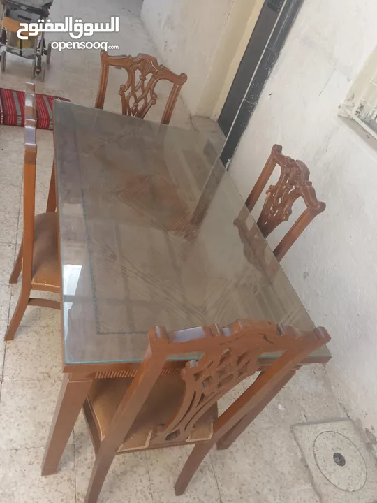 طاوله سفره خمس كراسي لون جوزي بحاله الوكاله معها زجاج سكيروليت للبيع بسعر 85 دينار