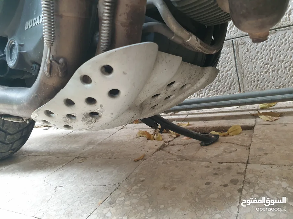 قابل للبدل على سيارة اقتصادية Ducati Scrambler 2015