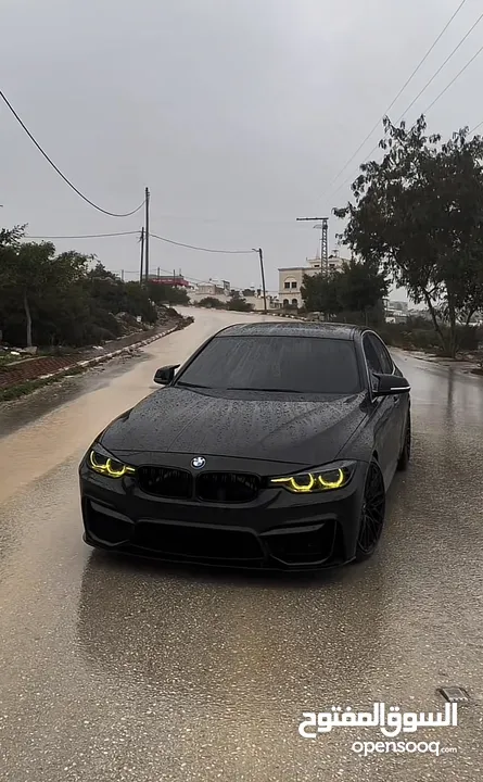 BMW 330i سيارة