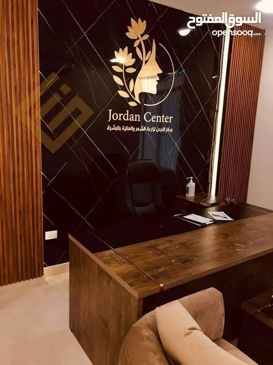 تصميم وتنفيذ الارمات بكل انواعها وطباعه وتلزيق الستكر والسي ثرو