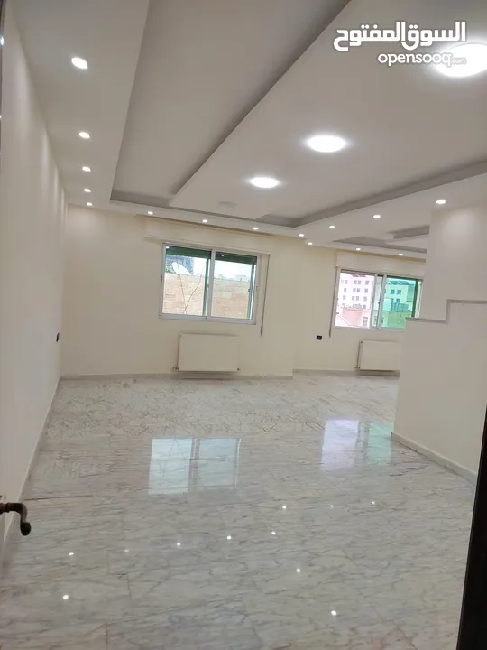 لقطه 240م وروف 120م في الجبيهه حي الريان بسعر مغري من المالك بسعر حرق