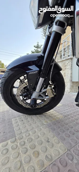 دراجة ابريليا 750 cc بحالة ممتازة 2016 ماشية 24000 فقط مالك ثاني صيانة دورية في الشركة 3200 دينار