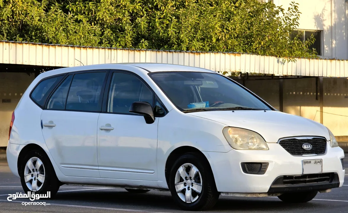 KIA CARENS 2011 FAMILY USED CAR FOR SALE IN NEAT CONDITION