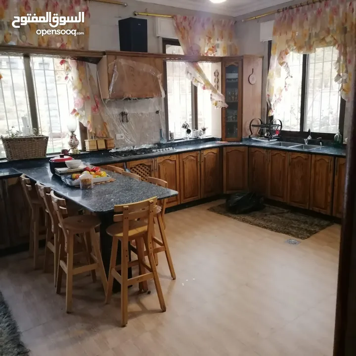 فيلا فاخرة مفروشه للايجار من المالك