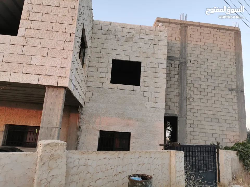 بيت مستقل موقع مميز ومنطقة هادئة   للبيع بسعر مناسب