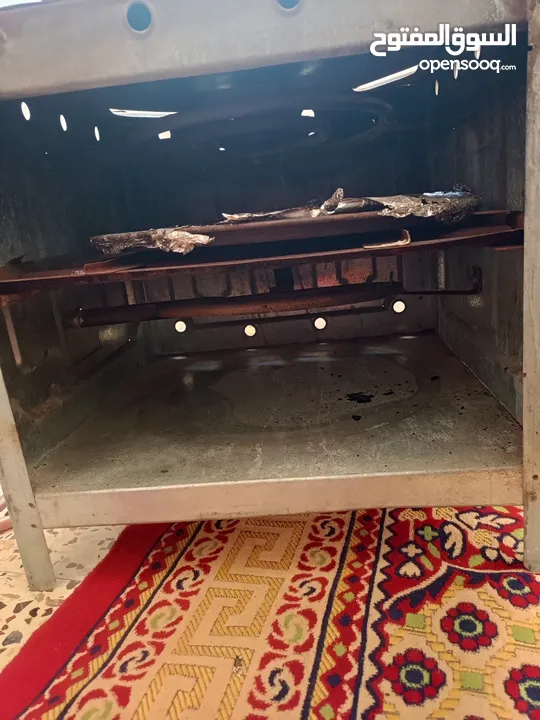 سرير بيبي عدد 2 الواحد ب20 والاثنين مع بعض 35 فرن عربي طابقين عيون غاز عدد ثنين ب15 موجودات بالمفرق