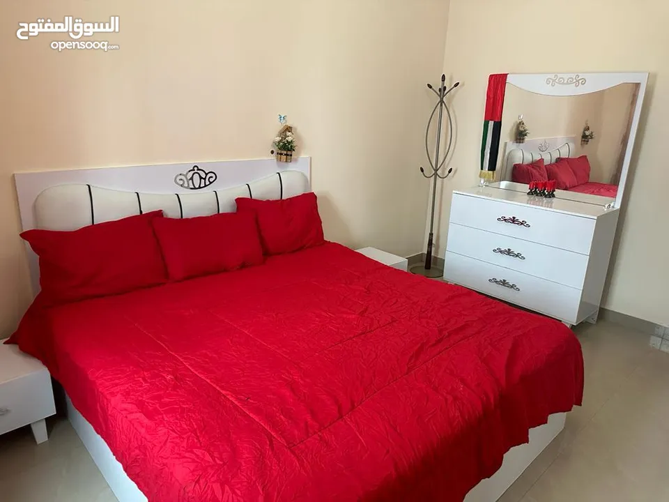 شقة مفروشة غرفة وصالة في حي التعاون 2حمام مع بلكونة اطلالة علي البحر