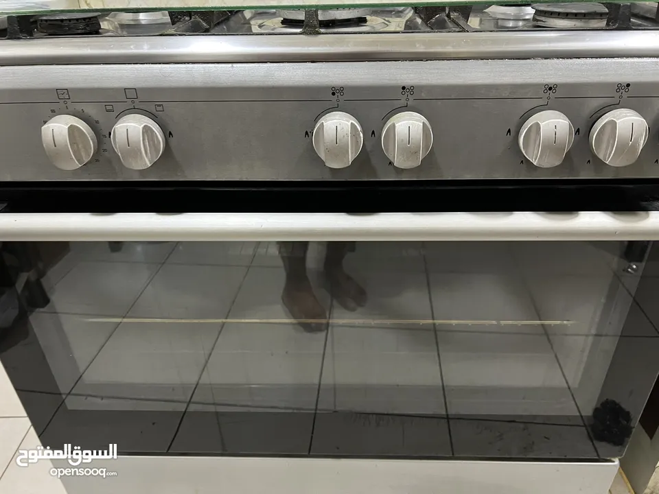 Cooking range with Oven