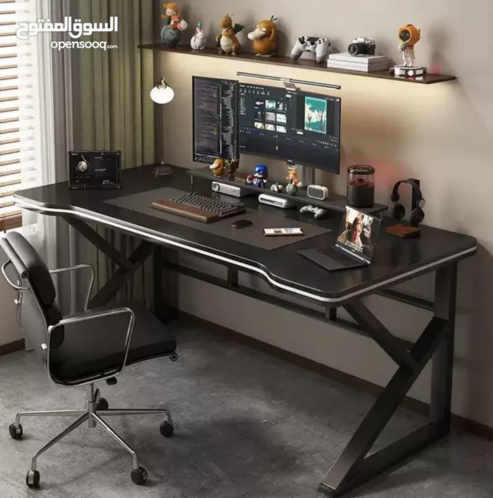 طاولة جيمينغ احترافية بتصميم عصري ومتين تصميم معدني قوي وثابت لتحمل الوزن والاستخدام المكثف