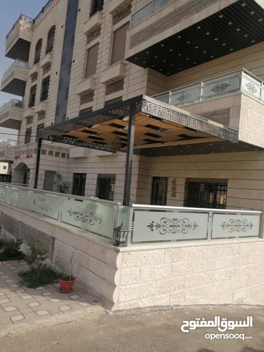 مظلات و اشرعة و برقولات